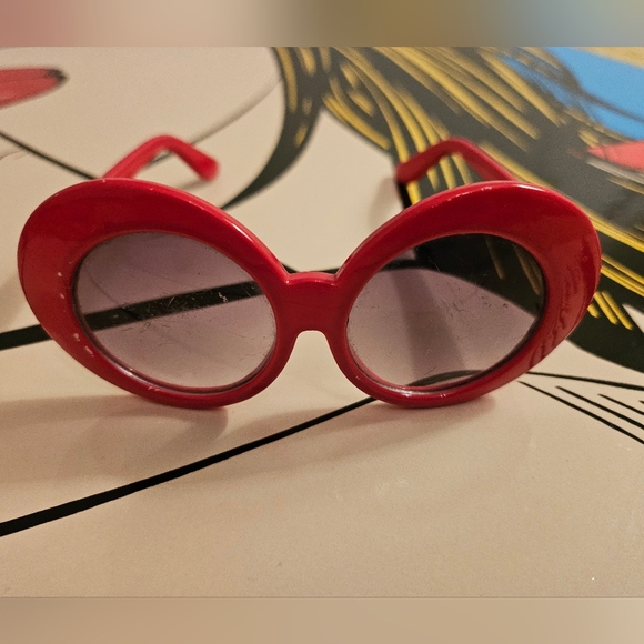 Vintage Olivia Cherry Red Round Sunglasses | Size Kids (Very Small) - Picture 5 of 8